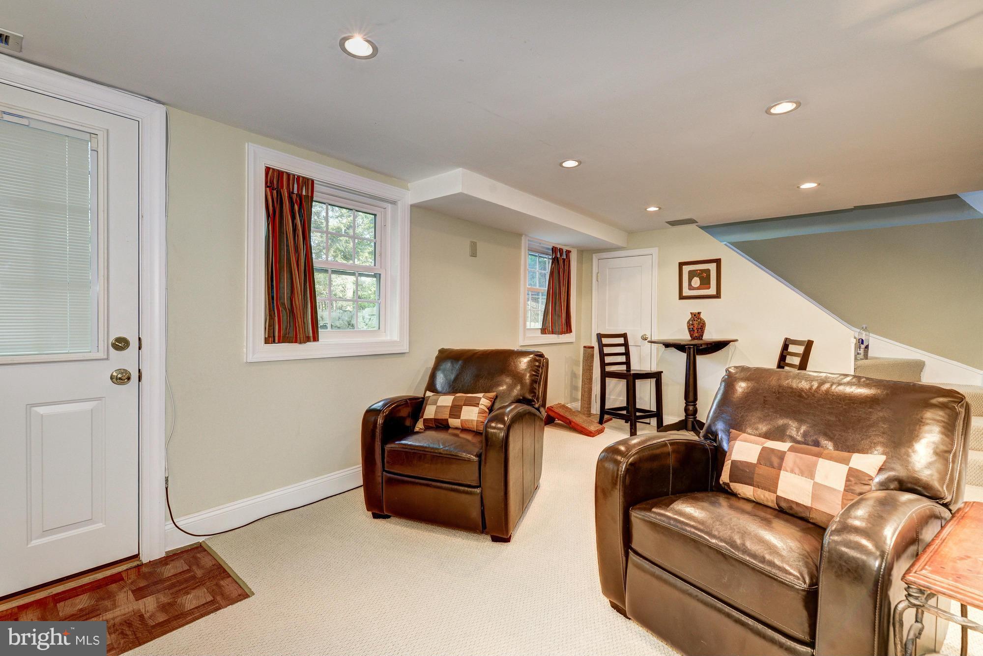 10409 Rodney Road Silver Spring, MD 20903 - Photo 23 of 27 Family Room