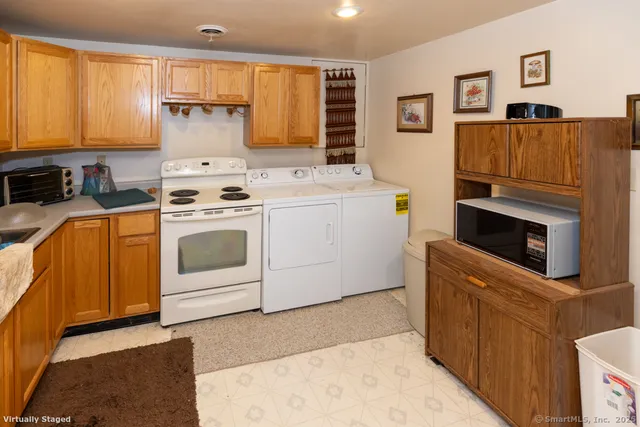 $600,000 | 32 Cedar Lane, Montville, CT 06382