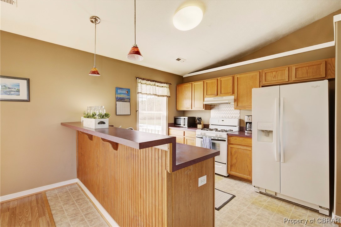 118 Edwards Court Dutton, VA 23050 - Photo 14 of 24 Kitchen with pendant lighting, a kitchen breakfast bar, kitchen peninsula, and white appliances