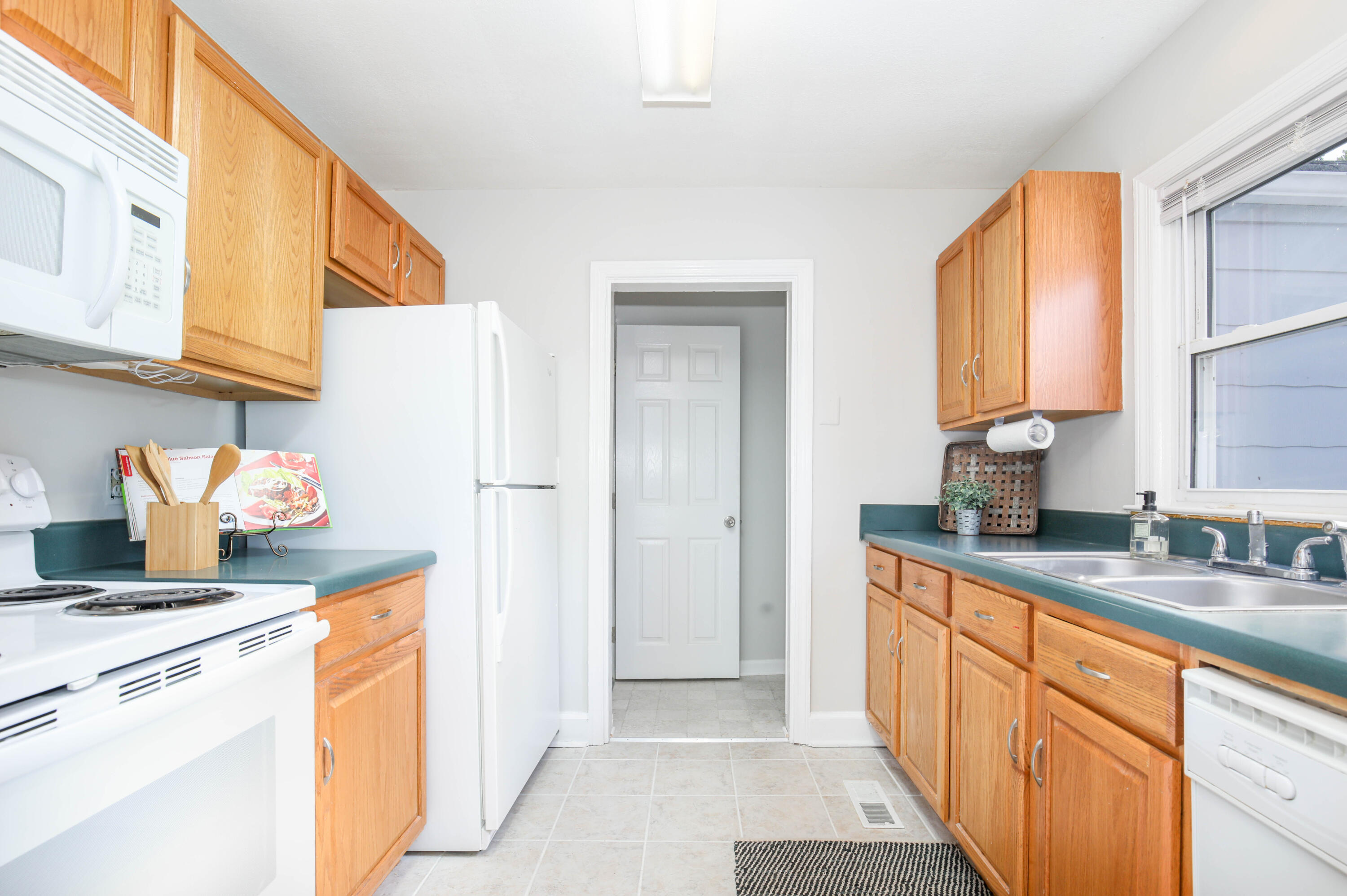1513 Maxwell Road Chattanooga, TN 37412 - Photo 20 of 41 Kitchen Area