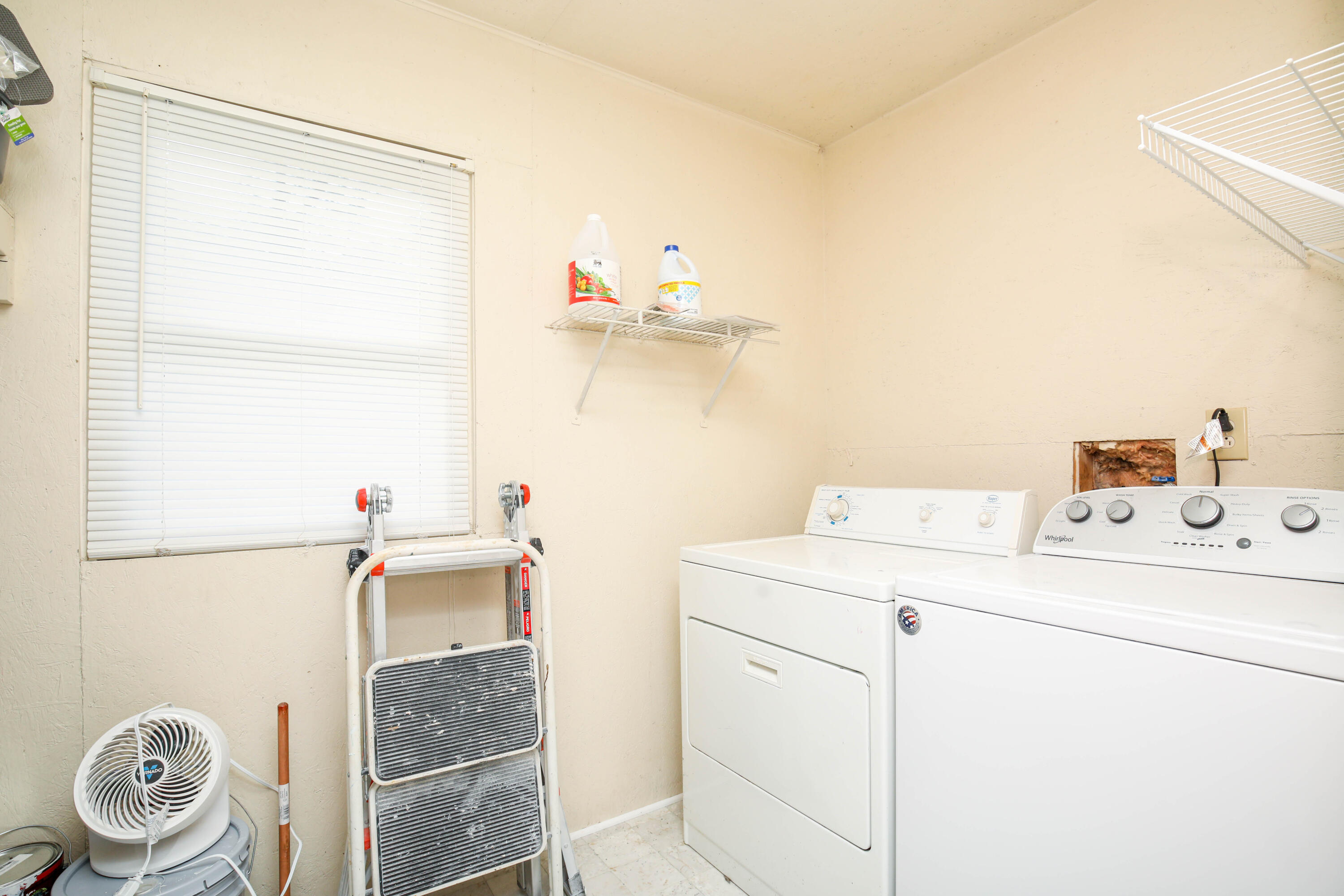 1513 Maxwell Road Chattanooga, TN 37412 - Photo 31 of 41 Large Laundry Room