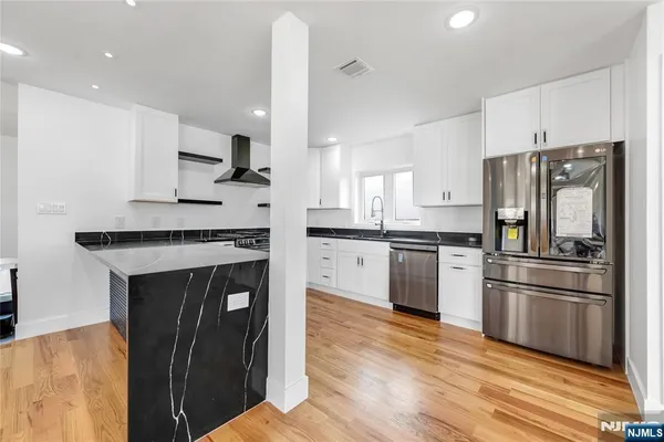 $4,800 | 270 Lafayette Avenue, Unit 2, Lyndhurst, NJ 07071