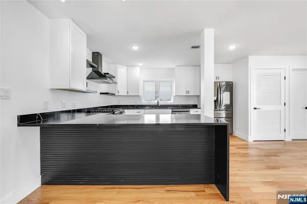 $4,800 | 270 Lafayette Avenue, Unit 2, Lyndhurst, NJ 07071