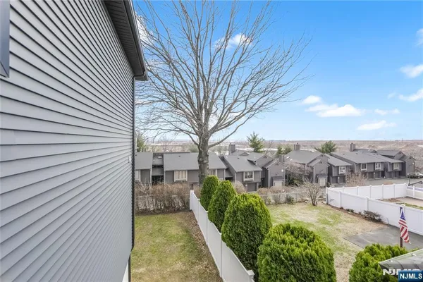 $4,800 | 270 Lafayette Avenue, Unit 2, Lyndhurst, NJ 07071
