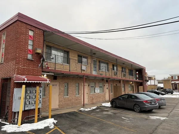 $1,100 | 9824 South Cicero Avenue, Unit 2B, Oak Lawn, IL 60453