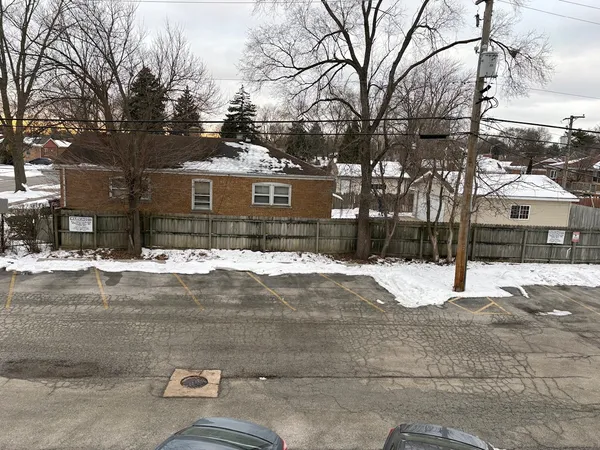$1,100 | 9824 South Cicero Avenue, Unit 2B, Oak Lawn, IL 60453