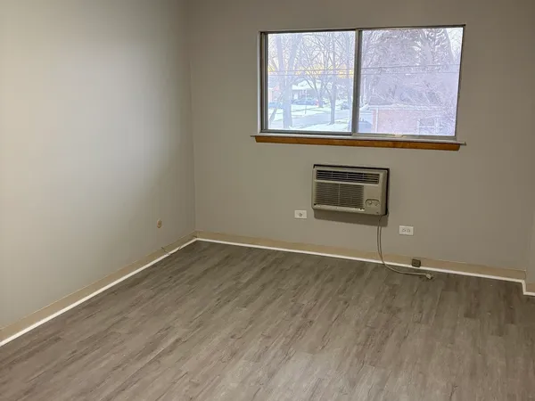 $1,100 | 9824 South Cicero Avenue, Unit 2B, Oak Lawn, IL 60453