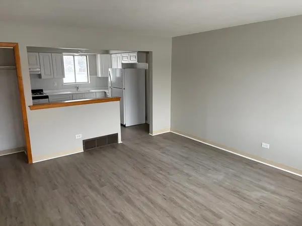 $1,100 | 9824 South Cicero Avenue, Unit 2B, Oak Lawn, IL 60453
