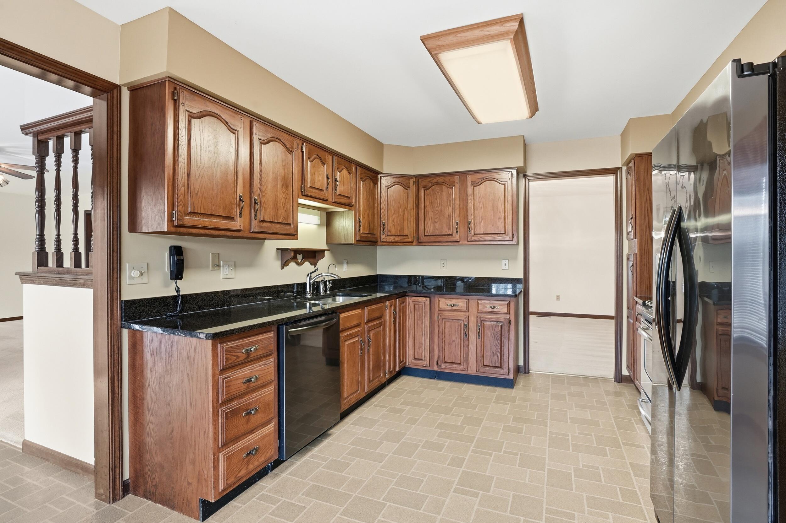 3921 Bonnie Drive Crown Point, IN 46307 - Photo 11 of 66 2500x1666