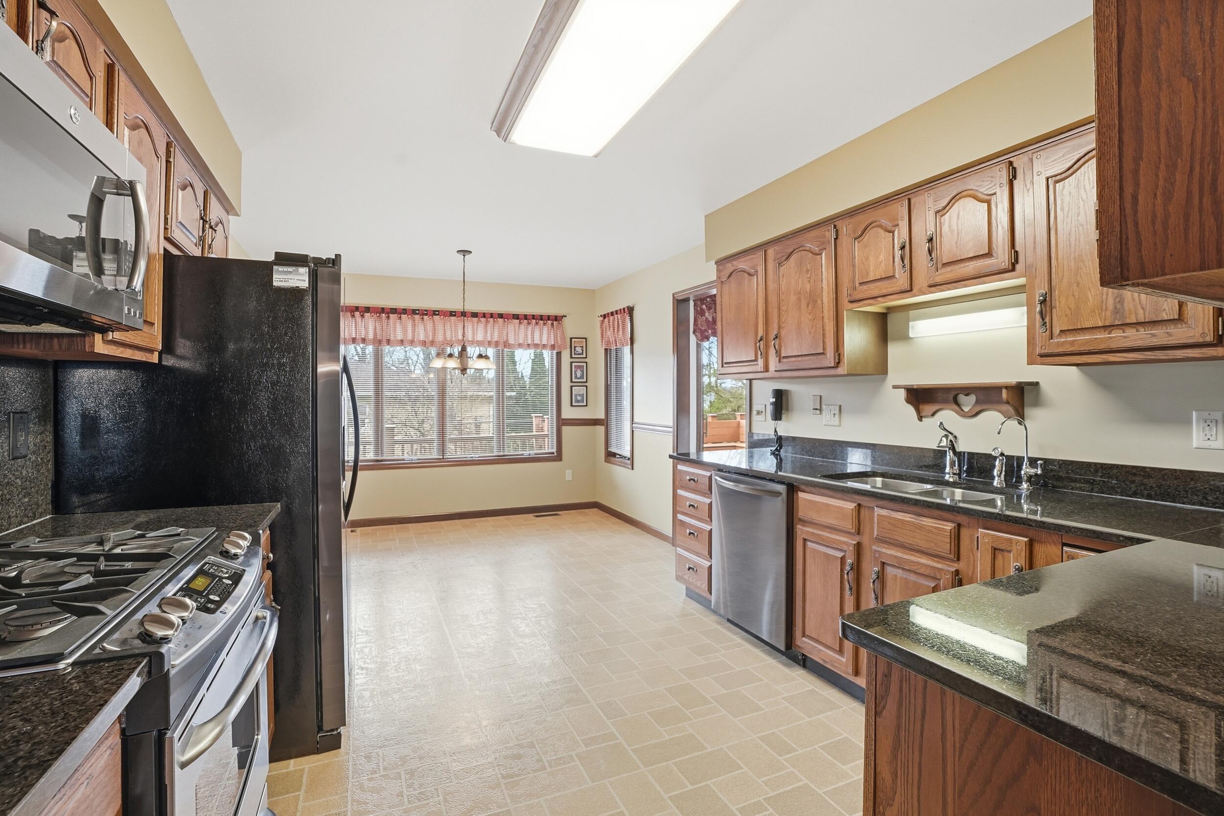 3921 Bonnie Drive Crown Point, IN 46307 - Photo 8 of 66 2500x1667