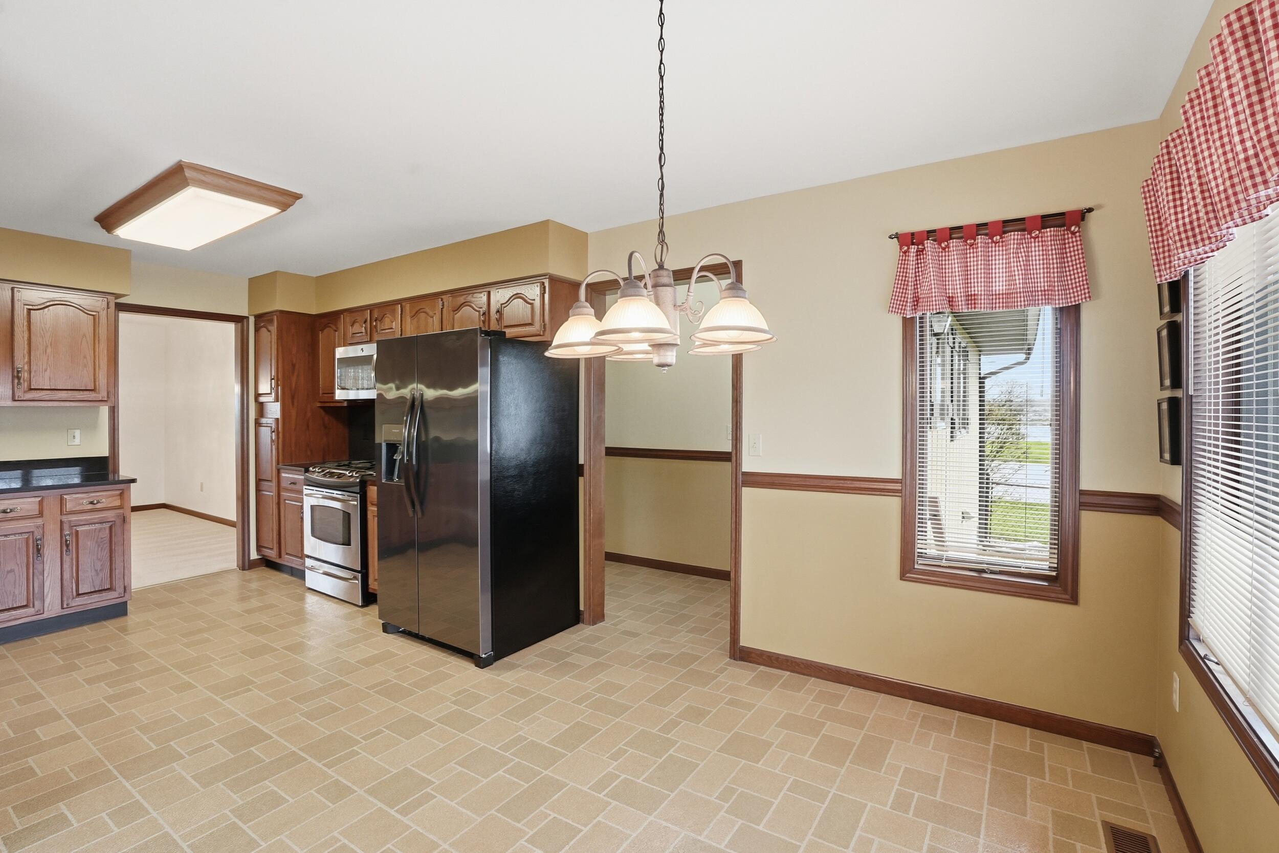 3921 Bonnie Drive Crown Point, IN 46307 - Photo 10 of 66 2500x1668