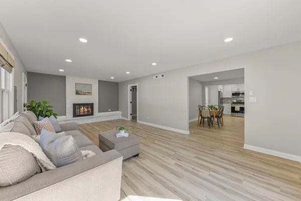 $550,000 | 405 Turf Lane, Wheaton, IL 60187