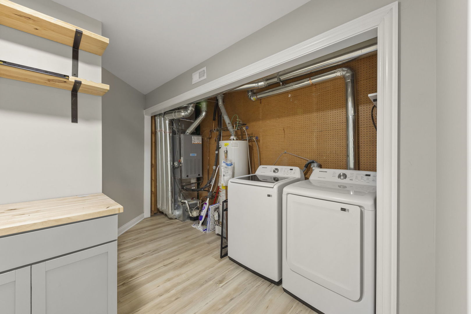 405 Turf Lane Wheaton, IL 60187 - Photo 14 of 29 a utility room with dryer and washer