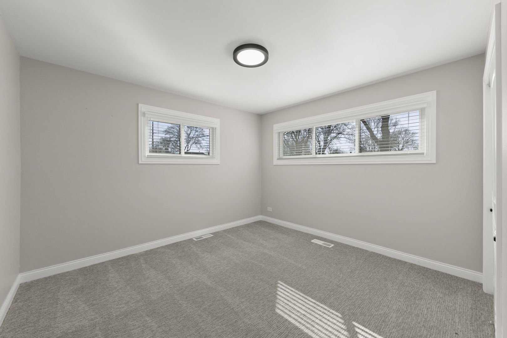 405 Turf Lane Wheaton, IL 60187 - Photo 22 of 29 an empty room with windows and closet