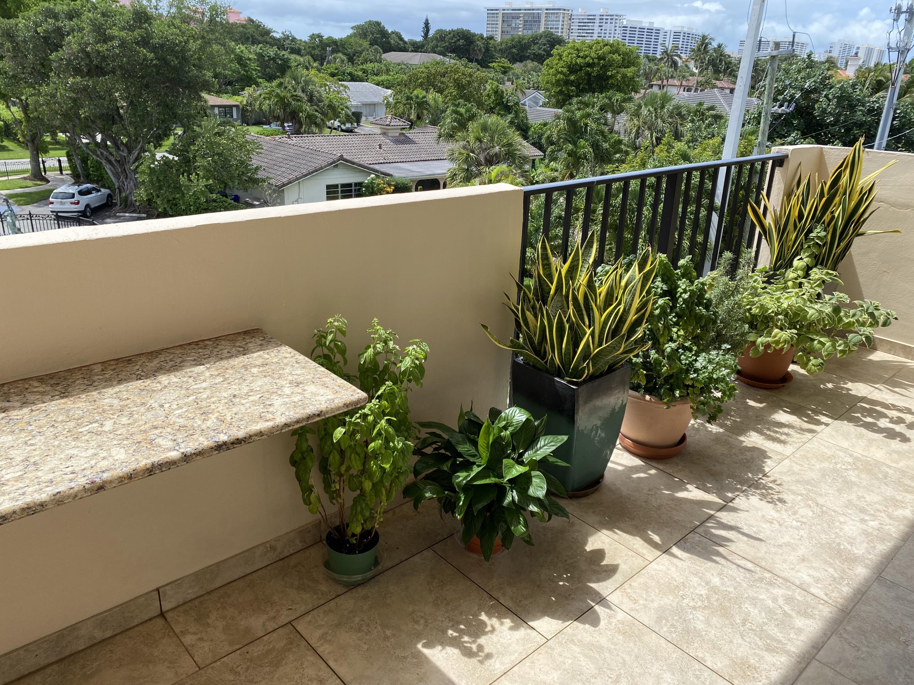1000 Spanish River Road, Unit 4W Boca Raton, FL 33432 - Photo 22 of 23 balcony