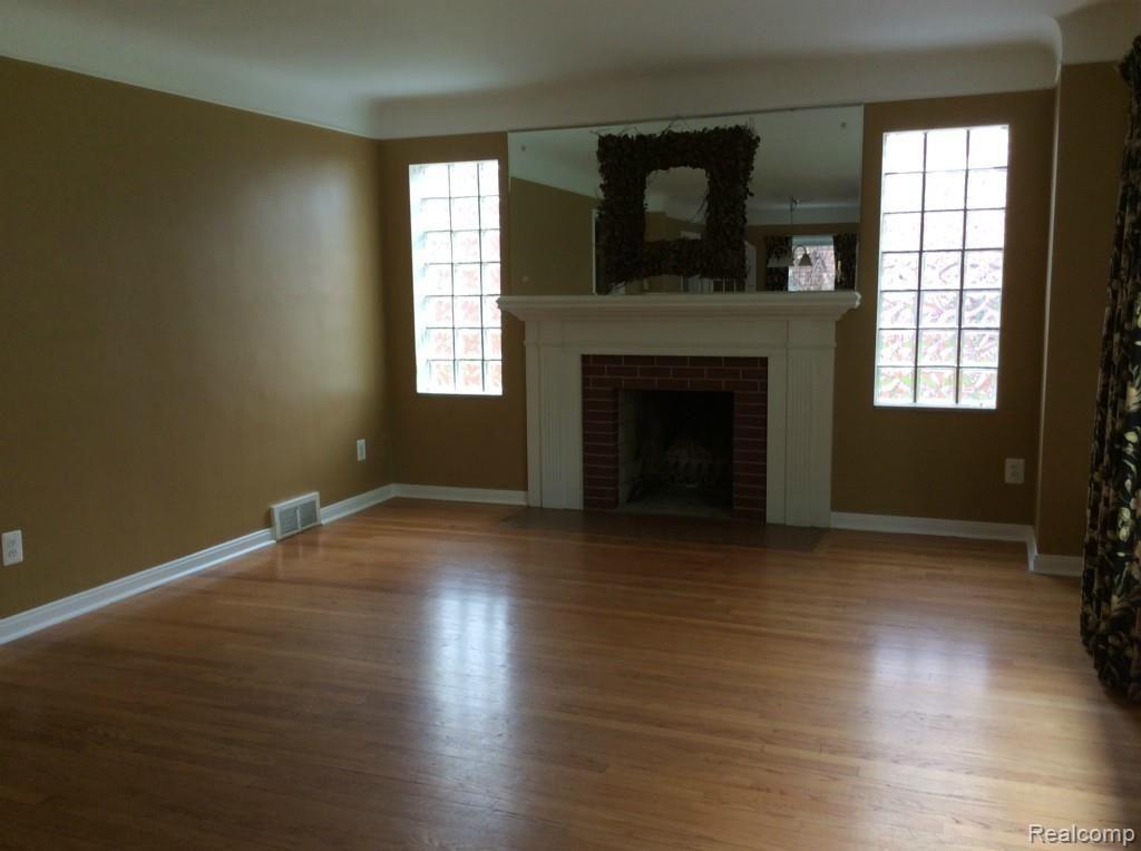 417 Kerby Road Grosse Pointe, MI 48236 - Photo 3 of 25 Living Room