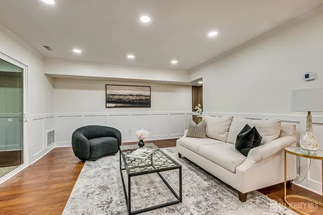 $575,000 | 145 Maplewood Court, Edison, NJ 08820