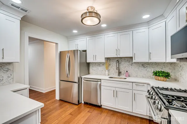 $575,000 | 145 Maplewood Court, Edison, NJ 08820