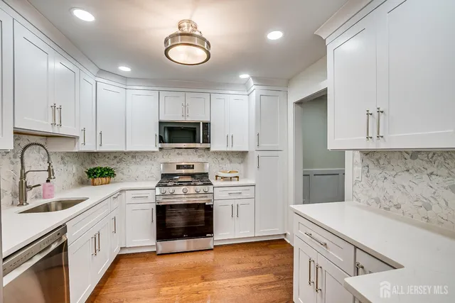 $575,000 | 145 Maplewood Court, Edison, NJ 08820