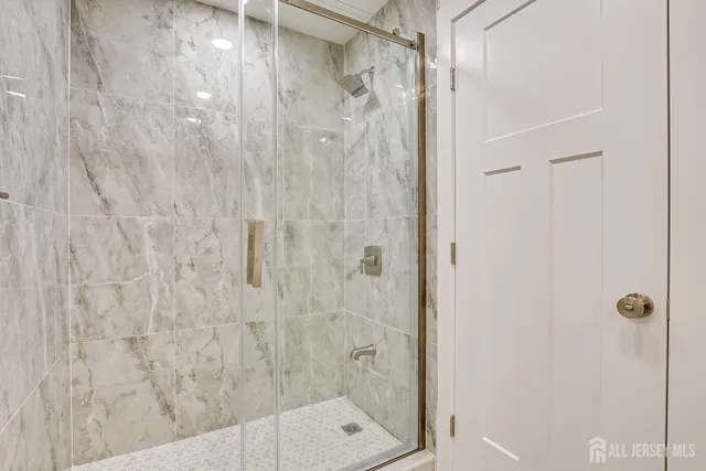 $575,000 | 145 Maplewood Court, Edison, NJ 08820