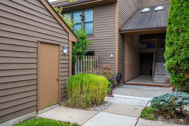 $575,000 | 145 Maplewood Court, Edison, NJ 08820