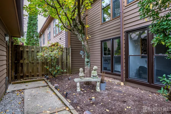 a view of a house with backyard and garden