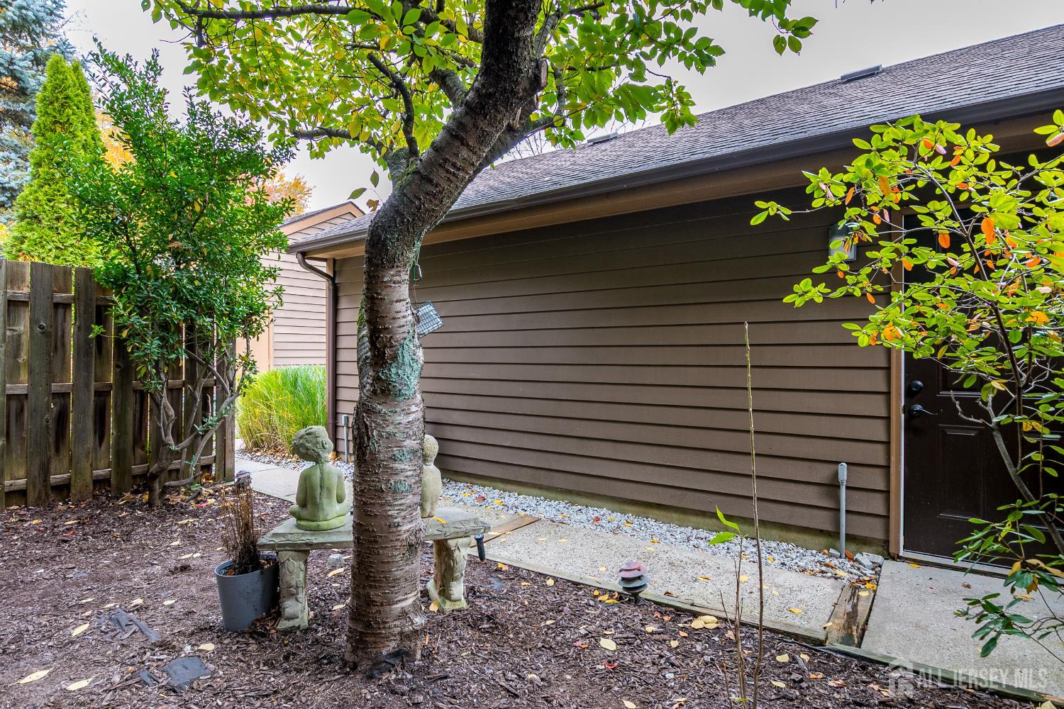 145 Maplewood Court Edison, NJ 08820 - Photo 7 of 37