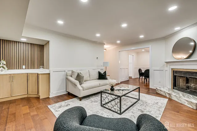 $575,000 | 145 Maplewood Court, Edison, NJ 08820