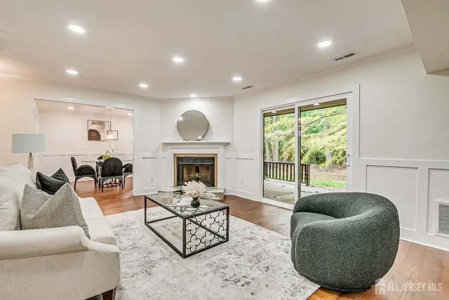 $575,000 | 145 Maplewood Court, Edison, NJ 08820