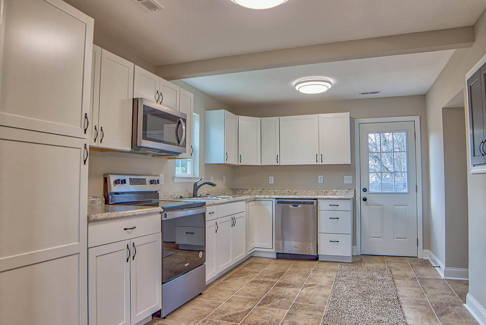 500 Forrest Road Fort Oglethorpe, GA 30742 - Photo 9 of 31 kitchen