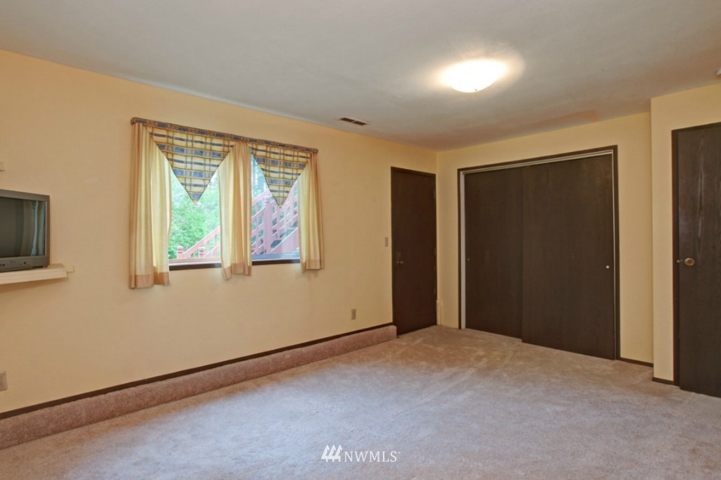 22529 1st Drive Southeast Bothell, WA 98021 - Photo 12 of 14
