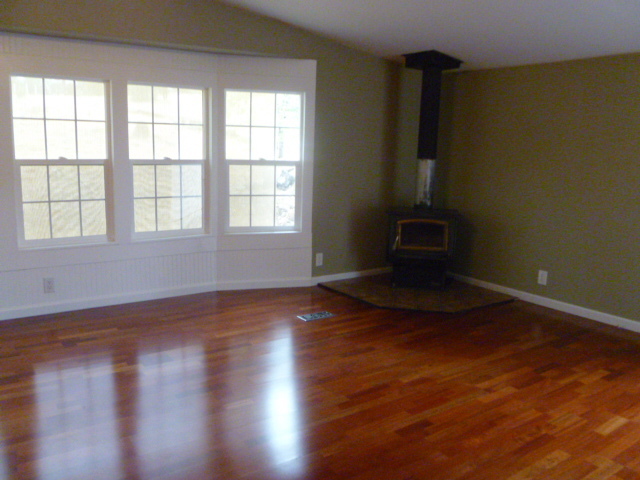 16753 Power Line Road Redding, CA 96001 - Photo 2 of 7 Living room