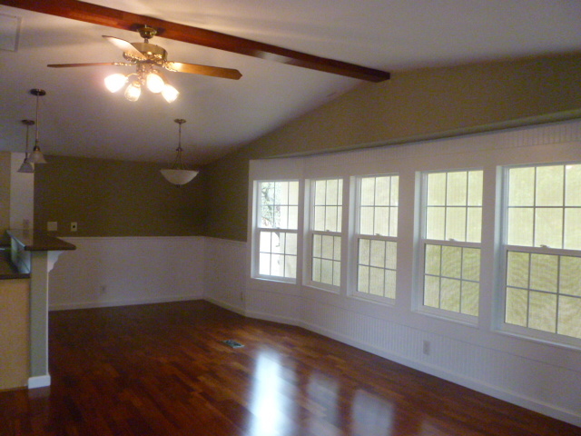 16753 Power Line Road Redding, CA 96001 - Photo 3 of 7 Dining area