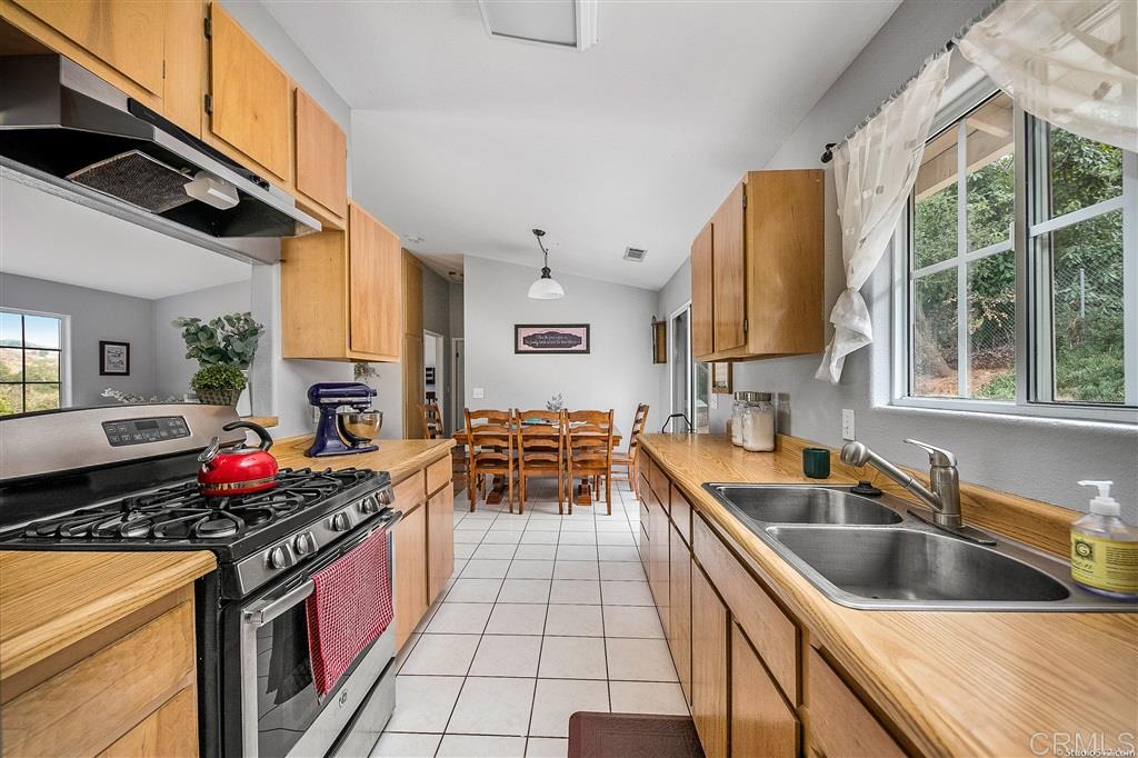 33230 Lilac Road Valley Center, CA 92082 - Photo 6 of 24