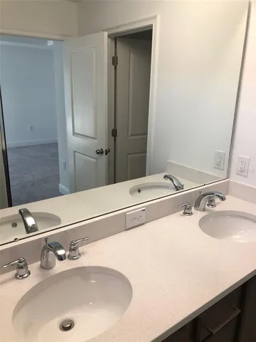 $3,100 | 310 East Ford Street, Tampa, FL 33604