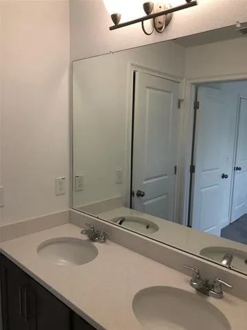 $3,100 | 310 East Ford Street, Tampa, FL 33604