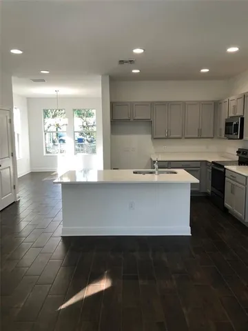 $3,100 | 310 East Ford Street, Tampa, FL 33604