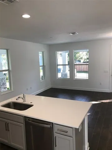 $3,100 | 310 East Ford Street, Tampa, FL 33604