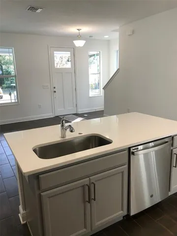 $3,100 | 310 East Ford Street, Tampa, FL 33604