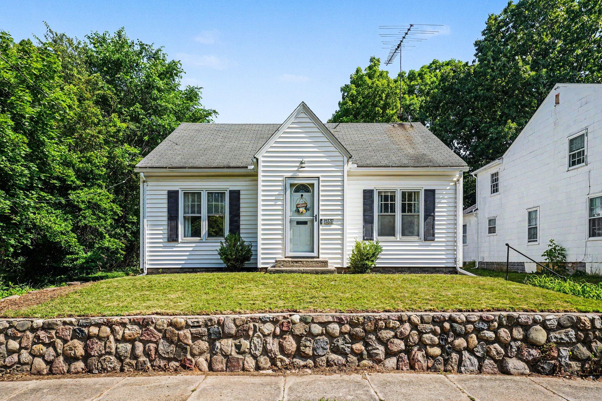 166 Ridgewood Street Kalamazoo, MI 49001 - Photo 5 of 30 005_file_3191