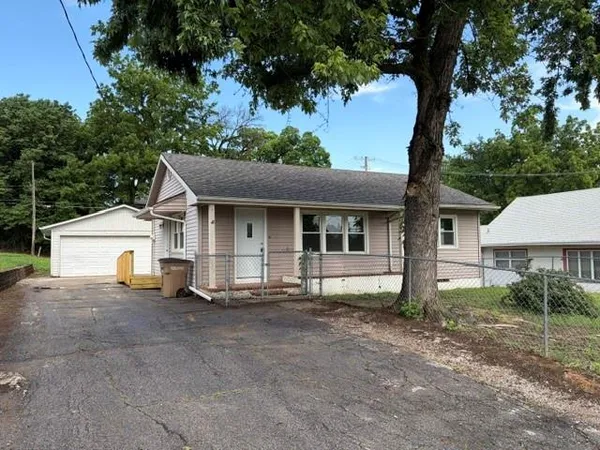 $172,000 | 1605 South 6th Street, Atchison, KS 66002