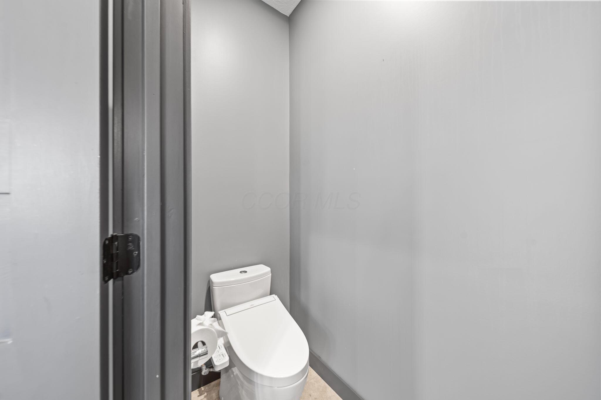 3489 Country Club Road Southwest Lancaster, OH 43130 - Photo 24 of 68 water closet