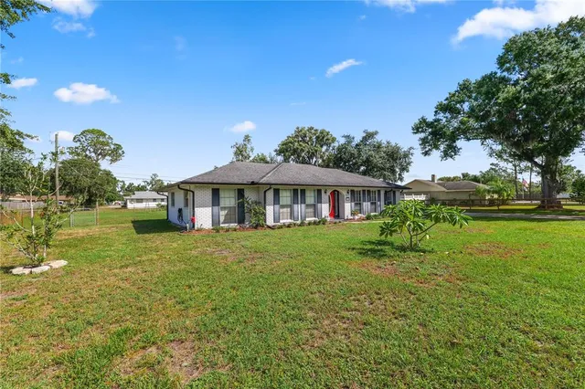 a view of a house with a yard
