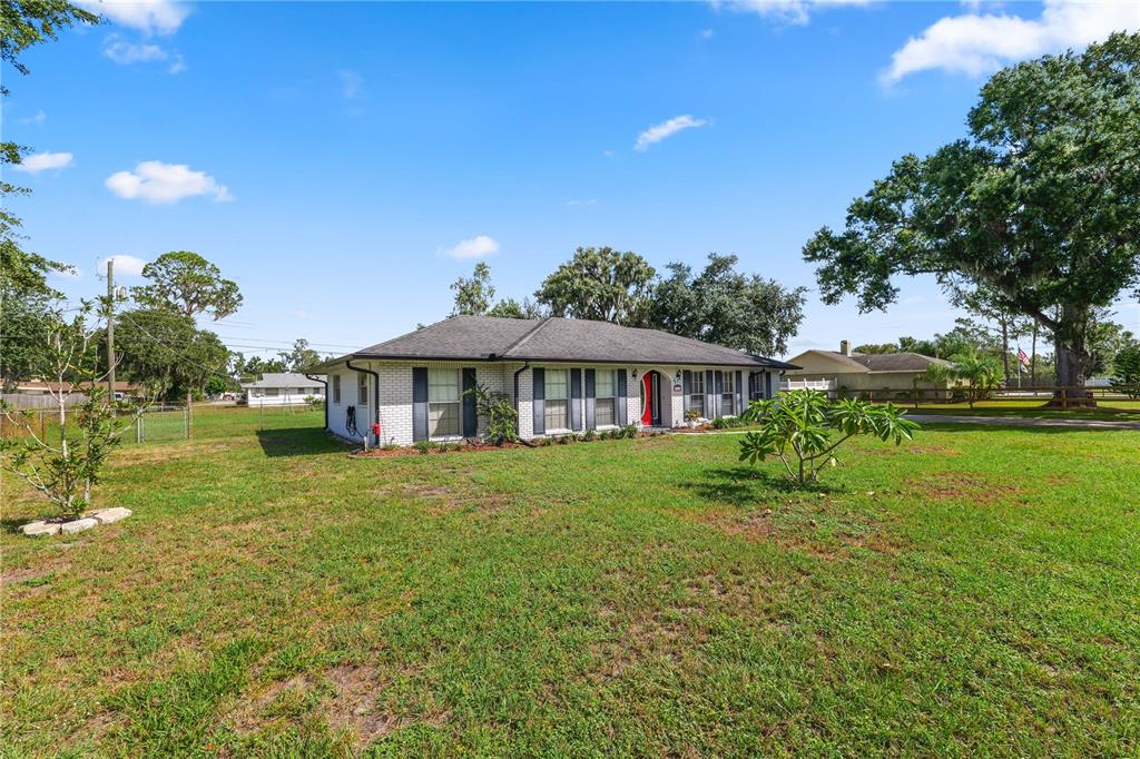 3075 Flamingo Lane Mulberry, FL 33860 - Photo 2 of 30 a view of a house with a yard