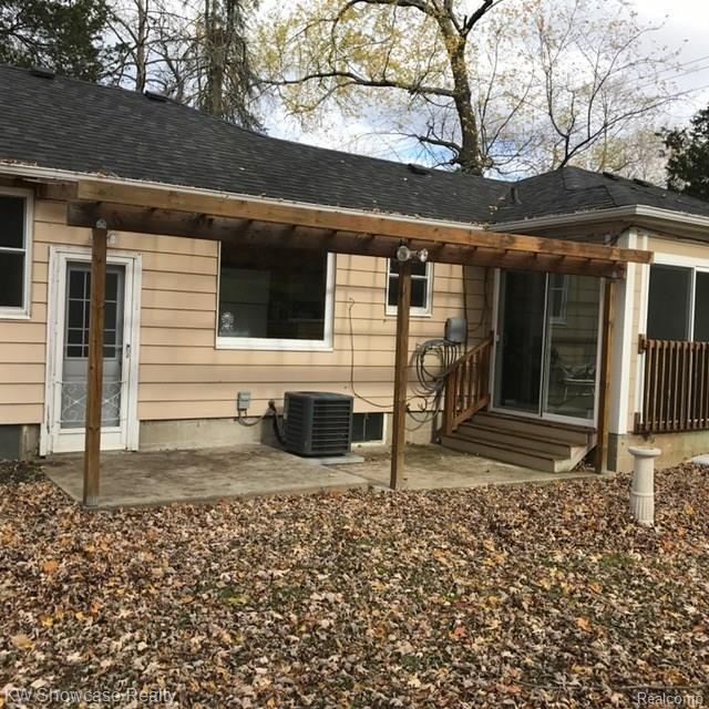 1676 Leon Road Walled Lake, MI 48390 - Photo 5 of 39 1676 Leon Rear Patio 1.JPG