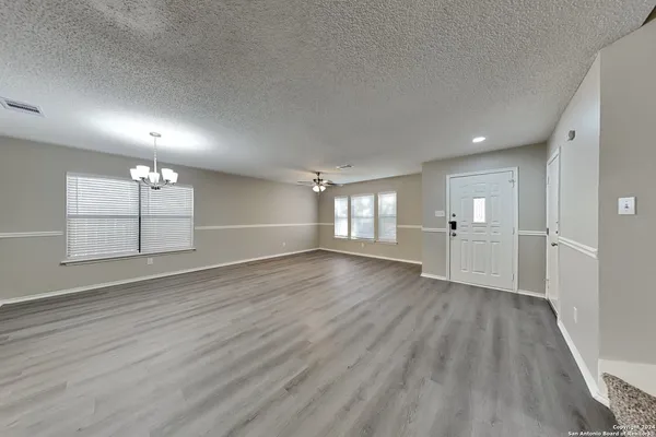 $2,275 | 423 Irongate Ridge, San Antonio, TX 78253