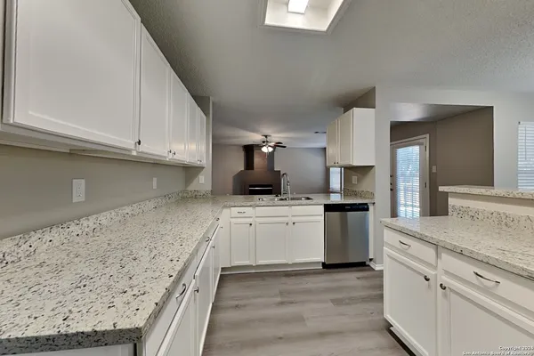 $2,275 | 423 Irongate Ridge, San Antonio, TX 78253