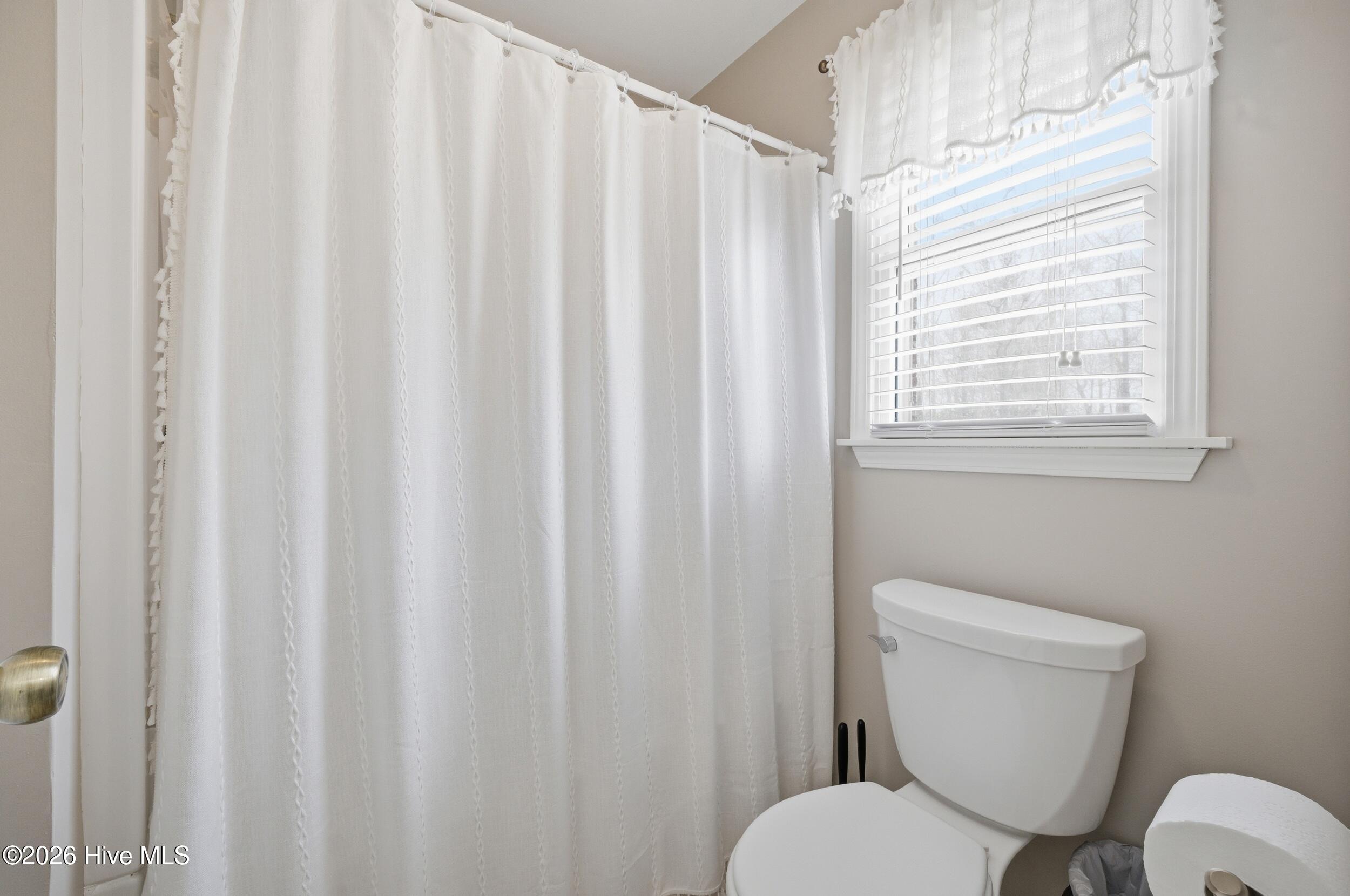 1143 Harvey Point Road Hertford, NC 27944 - Photo 16 of 36 Primary Bath