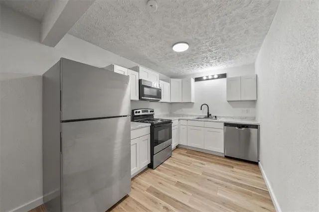 $975,000 | 904 Twin Oaks Terrace, Harrisonville, MO 64701