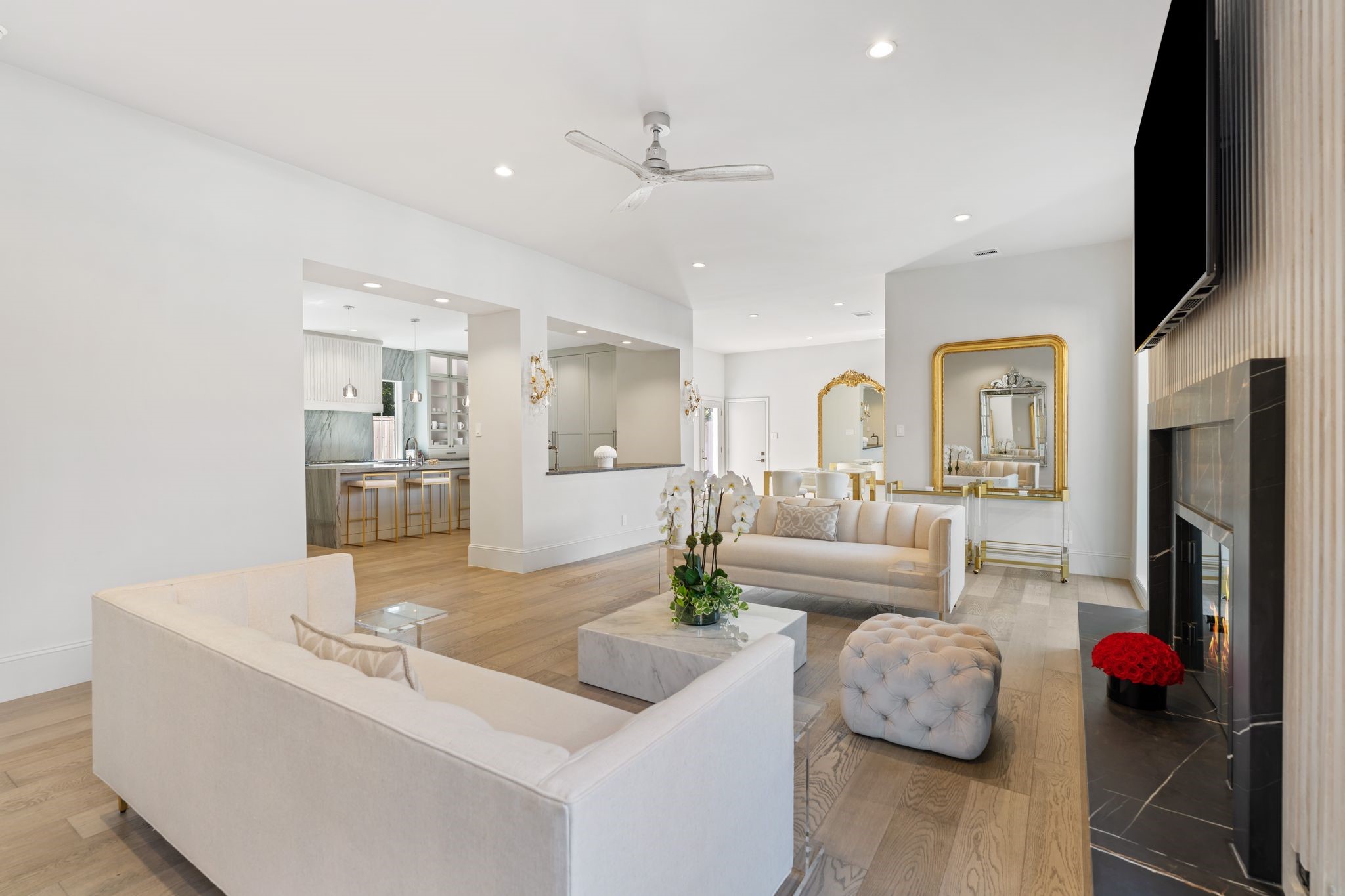 6012 Riverview Way Houston, TX 77057 - Photo 18 of 50 a living room with furniture and a flat screen tv